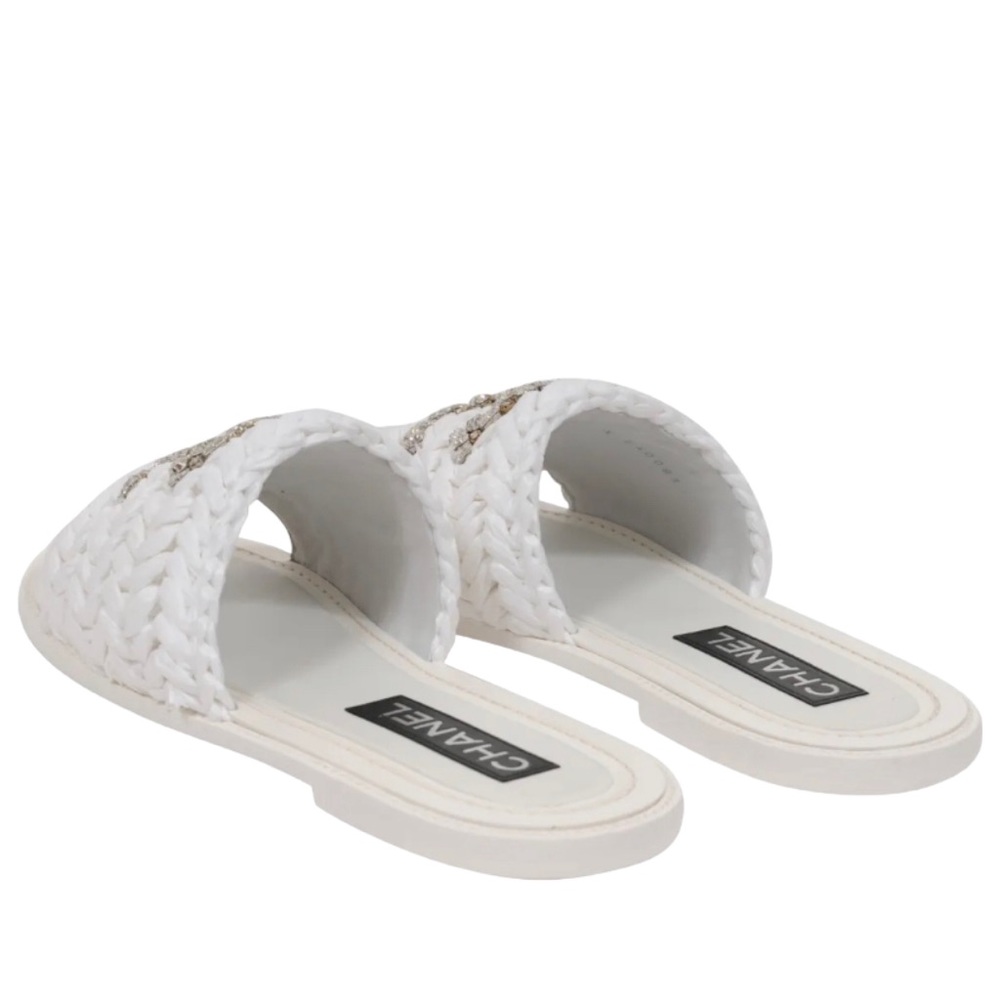π Chanel Logo Sandals White Raffia Crystal Strass Flats Flip Flop mules - Picture 5 of 11